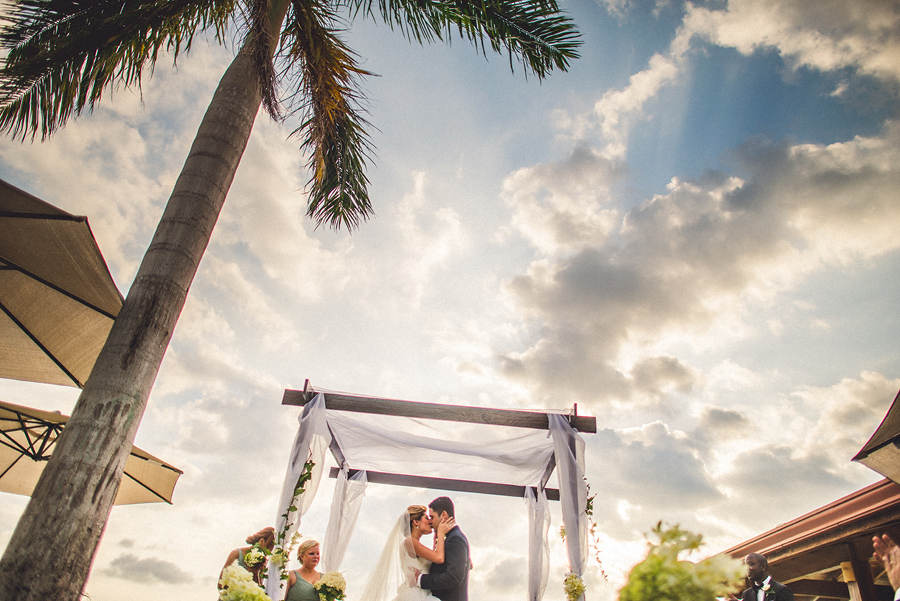 storyboard086 first kiss costa rica wedding photographer